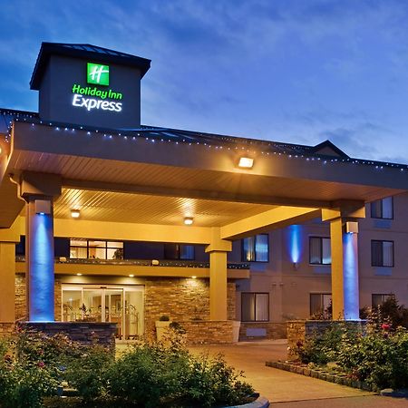 Holiday Inn Express Hotel & Suites Vernon, An Ihg Hotel Exterior foto