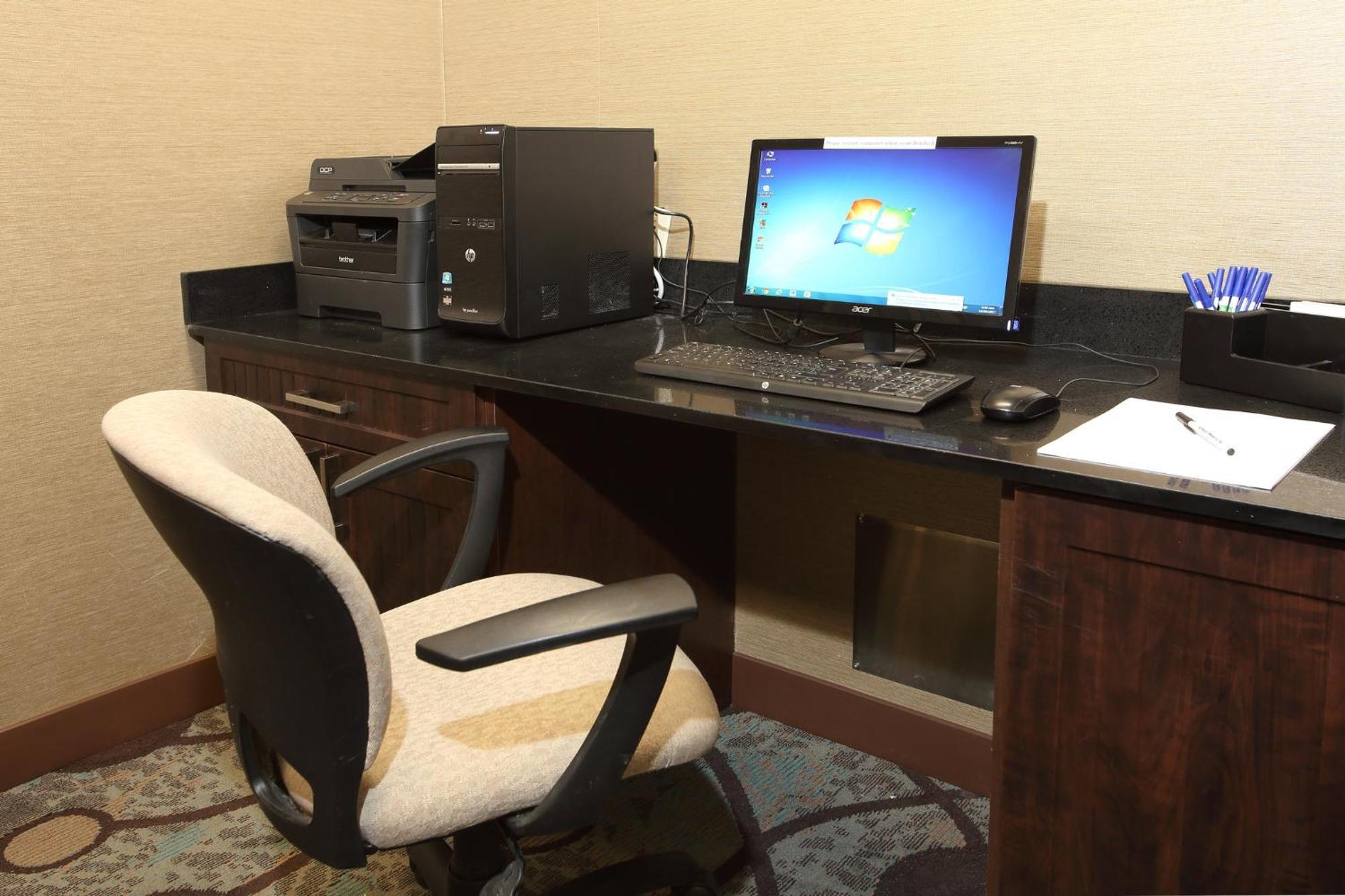Holiday Inn Express Hotel & Suites Vernon By Ihg Exterior foto